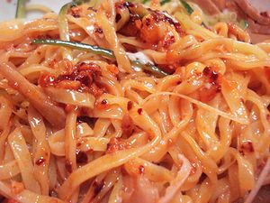 『桃屋の辛そうで辛くない少し辛いラー油』ラーあぶら麺