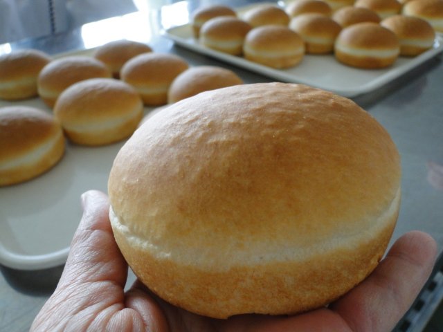マクドナルド日本の味モチモチバンズ(工場で焼きたてを試食) マクドナルド日本の味モチモチバンズ(工場で焼きたてを試食)